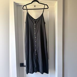 Veveret Size Medium Black Maxi Dress with Pockets & A Button-Front